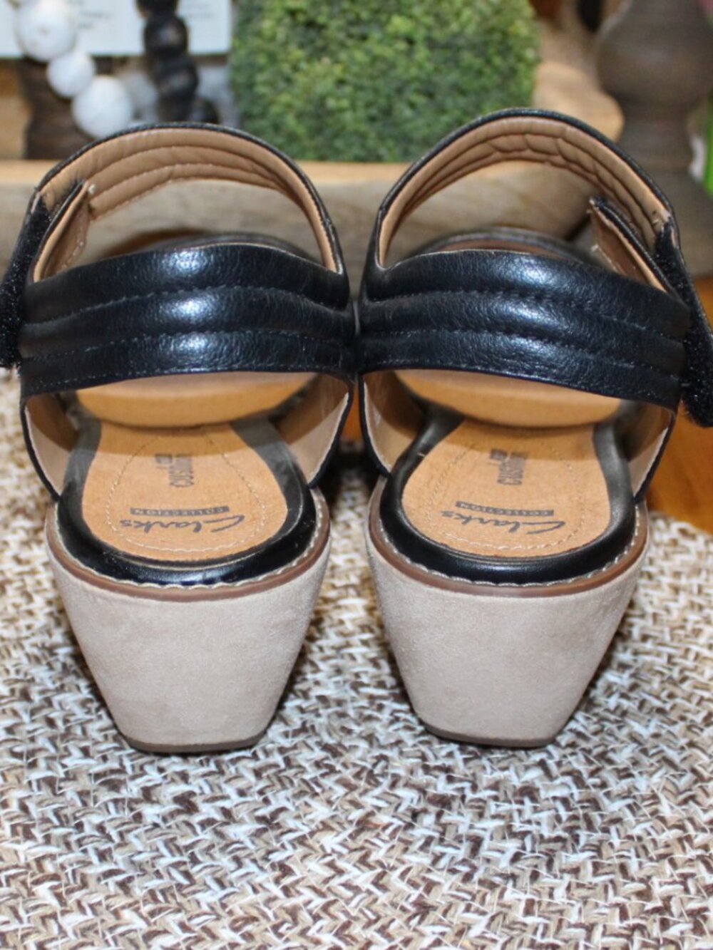 NWT Clark Hazelle Alba Quilted strap wedge sandals 9 1/2 WIDE FABULOUS!! - Picture 6 of 12